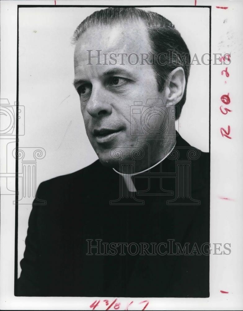 1976 Press Photo Rev. John P Murphy Superintendent of Catholic Schools - Historic Images