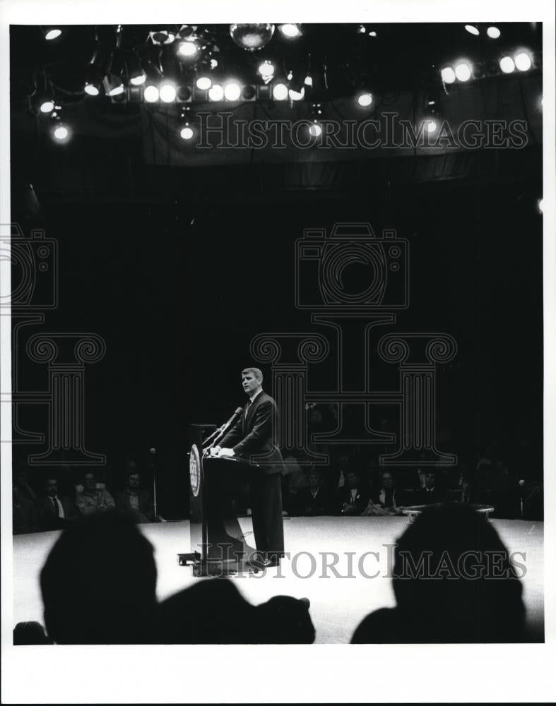 1989 Press Photo Oliver North, Front Row Speaker - Historic Images