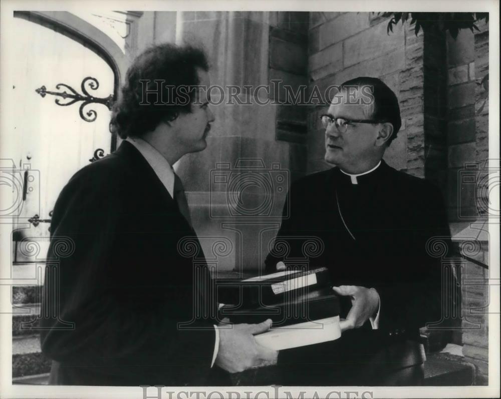 1974 Press Photo Bishop James Hickey and Al Fisher WKYC TV Installation Mass - Historic Images