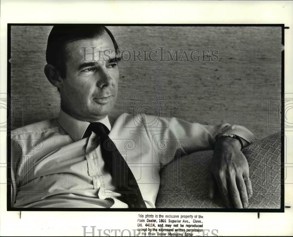 1988 Press Photo James Ross of BP in his office - Historic Images