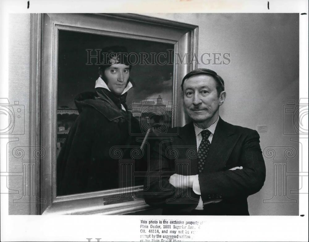 1989 Press Photo Edgar Hunhall Curator of the Grant Collection on display - Historic Images