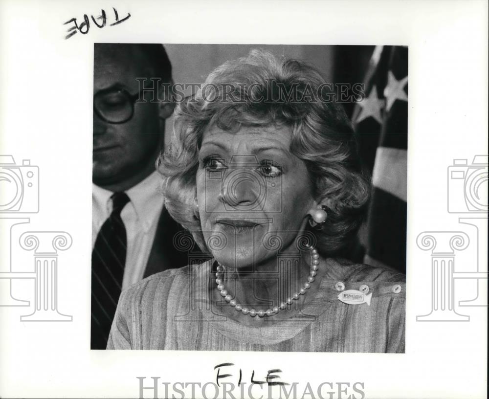 1990 Press Photo State Senator Lee Fisher at the Cleveland Press conference - Historic Images