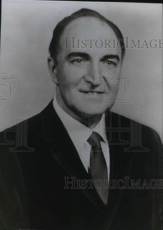 1975 Press Photo Dr. David Hyatt, president of Conf. of Christians and Jews - Historic Images