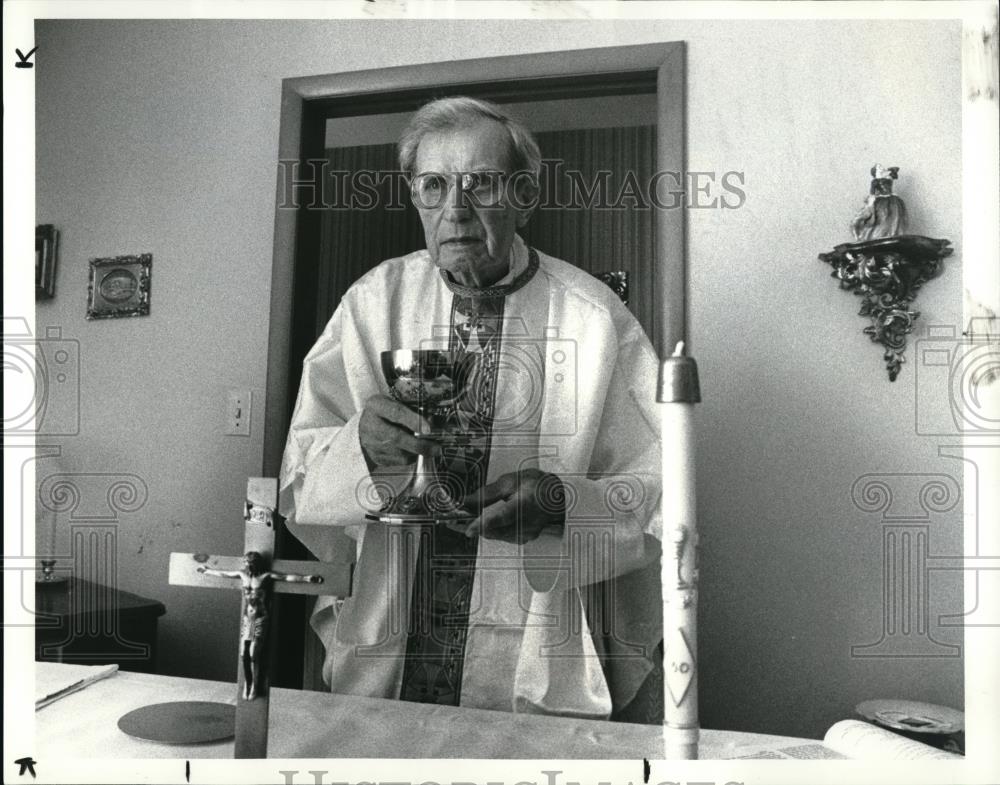1984 Press Photo Fr. Anthony B. Orlenmanski - Historic Images