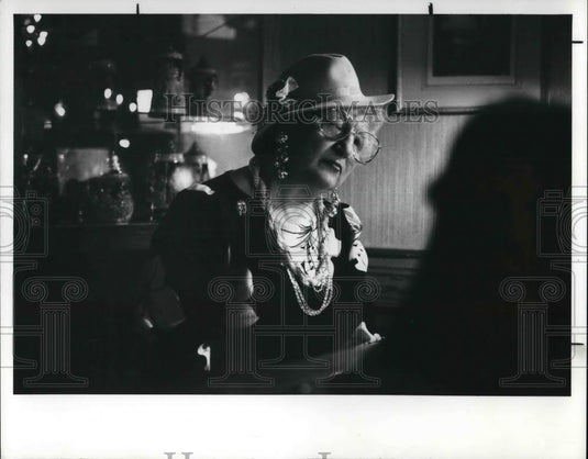 1989 Press Photo Sarah Marie at the Panorama Restaurant in West Lake - Historic Images