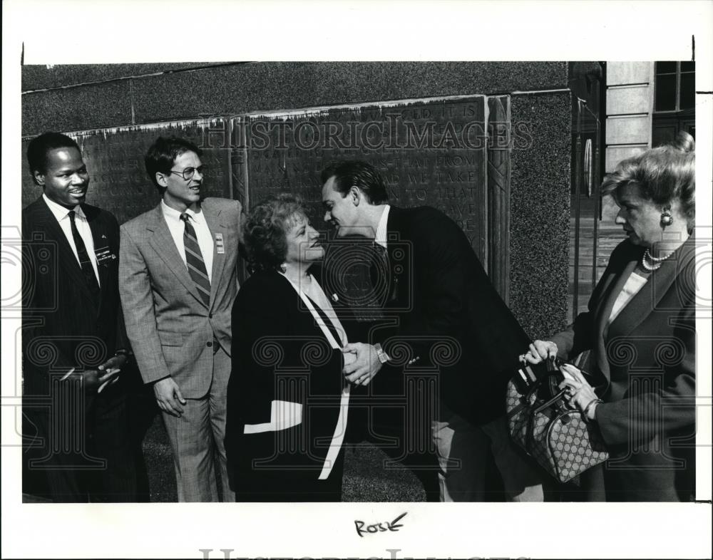 1991 Press Photo Mary Rose Oakdar Larry Lumpkin John Moss Thomas Coyne - Historic Images