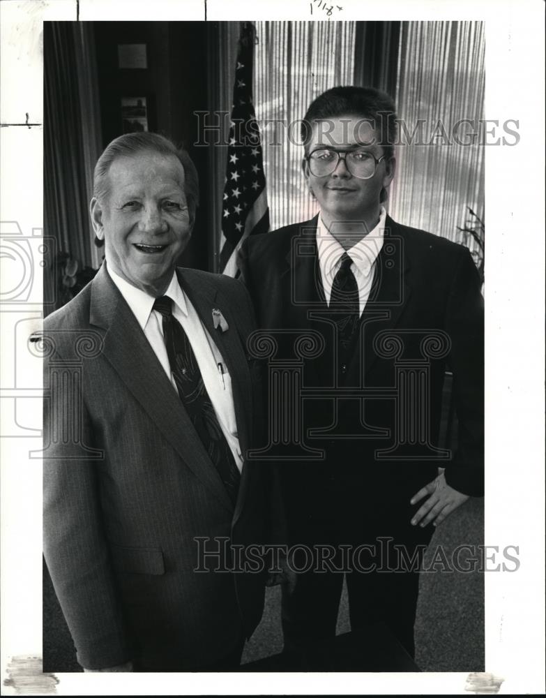 1991 Press Photo Lorain Mayor Alex Olejko with Lonnie Pitts of Lorain - Historic Images