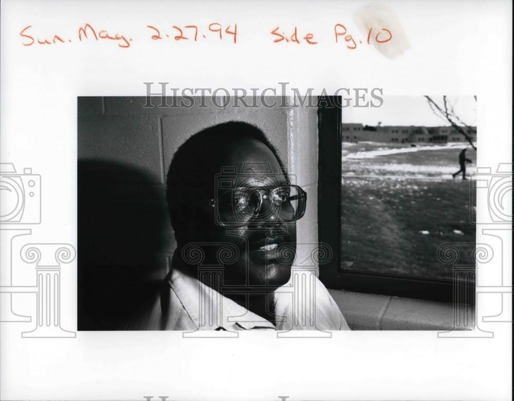 1994 Press Photo Wayne Mcdowell Teacher at M.C.I. High School - Historic Images