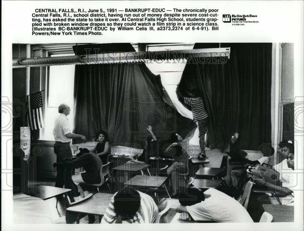 1991 Press Photo Scene at poor Central Falls High School in Rhode Island - Historic Images