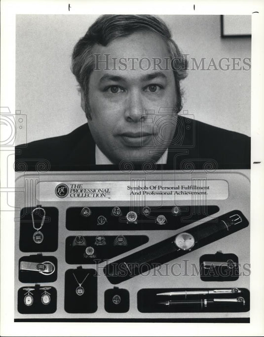 1990 Press Photo Harold Pollock with a case of the Professional Collection - Historic Images