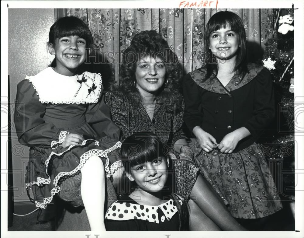 1990 Press Photo Linda Milano and her kids - Historic Images