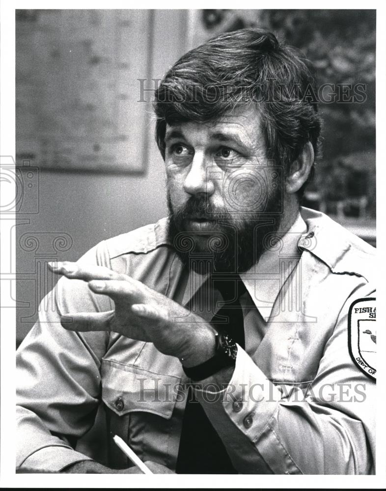 1986 Press Photo Douglas Parr, Fish and Wild Life division federal - Historic Images