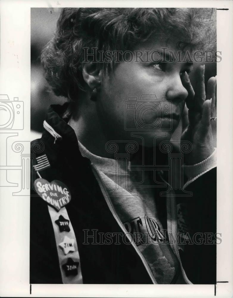 1991 Press Photo Judy McWayne at a tribute for the troops in the Gulf - Historic Images