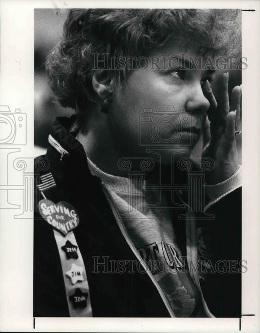 1991 Press Photo Judy McWayne at a tribute for the troops in the Gulf - Historic Images