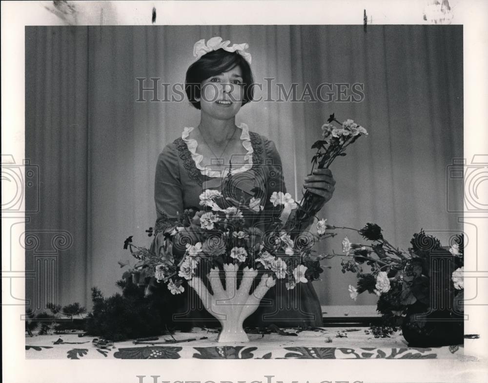 1991 Press Photo Libby Hodges Oliver Chief Floral Designer - Historic Images