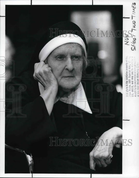 1988 Press Photo Sister Agnes Theresa Mooney, a retired nun - Historic Images