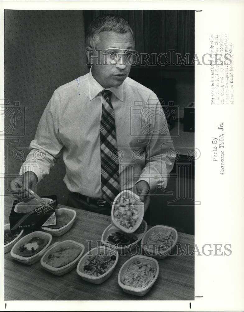 1988 Press Photo Milt Miles, Nestle food products president - Historic Images