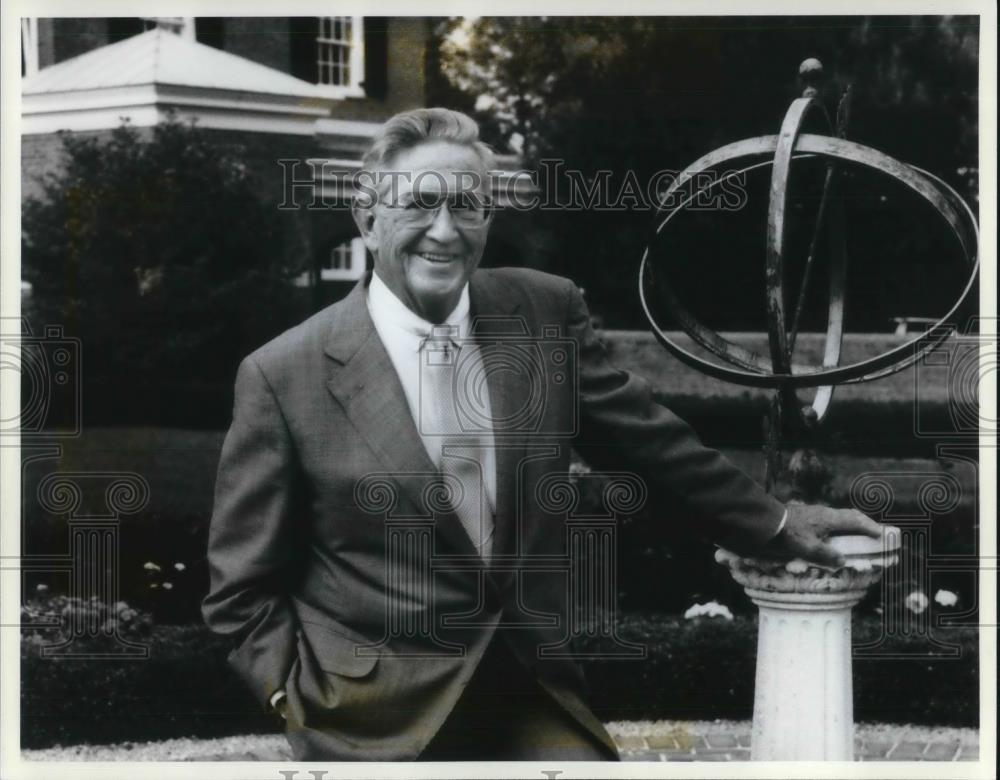 1992 Press Photo Harry Figgie Jr. author and Chairman of Figgie International - Historic Images