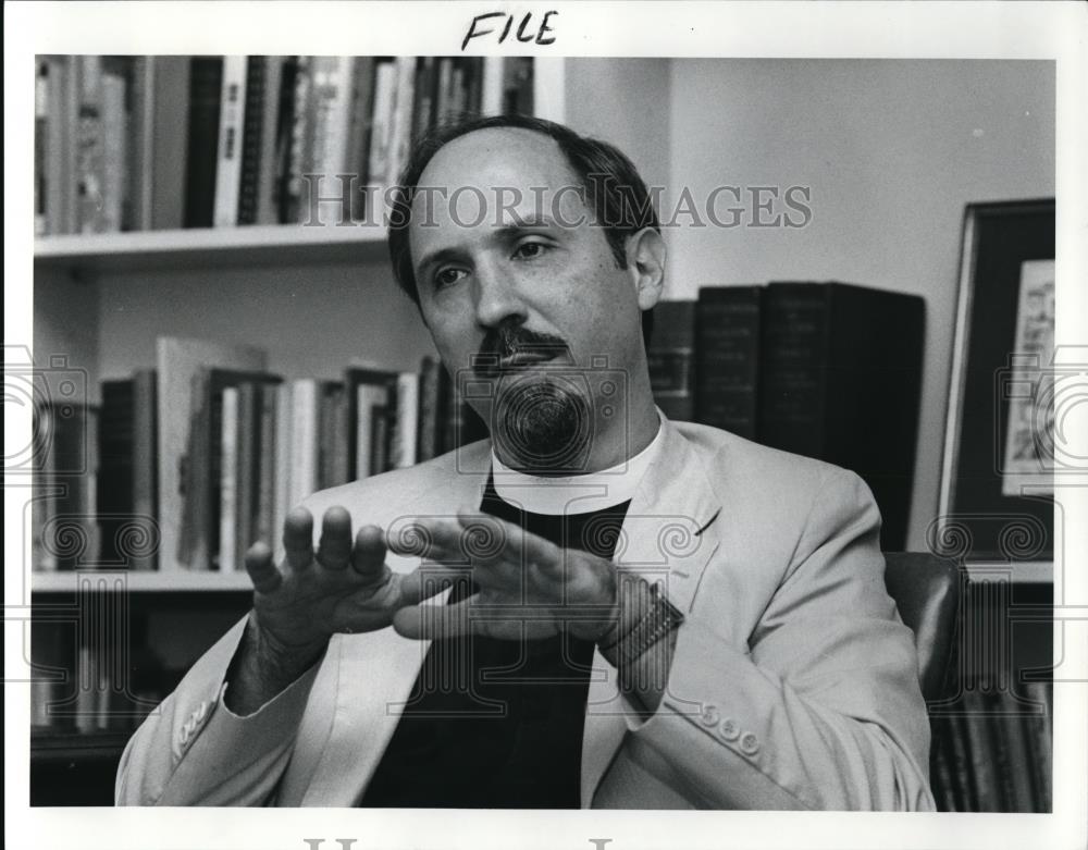 1991 Press Photo Rev. William D. Persell, Trinity Cathedral - Historic Images