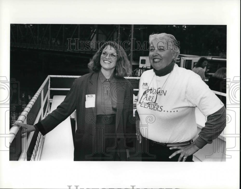 1991 Press Photo Ann Marshall and Lois M. Applegate - Historic Images