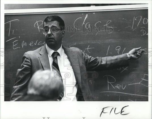 1988 Press Photo Lawyer Joe Meissner - Historic Images