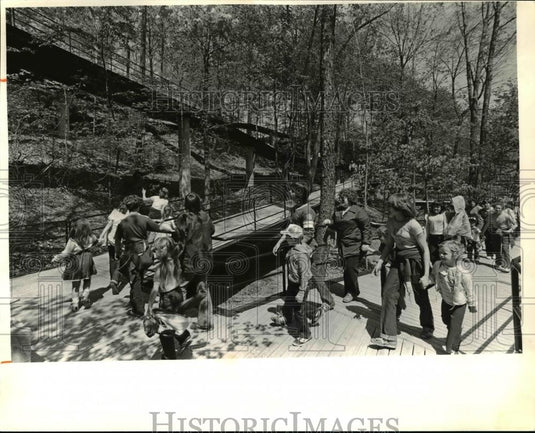 1981 Press Photo The ramped walkeay between the zoo's upper & lower levels - Historic Images