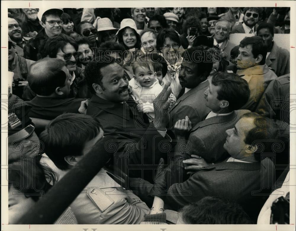 1988 Press Photo Jesse Jackson Democratic Presidential Candidate in Hartford - Historic Images