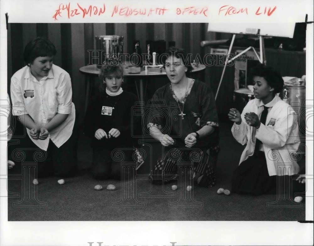 1991 Press Photo Percissionist Gary Muszynski teaching class - Historic Images