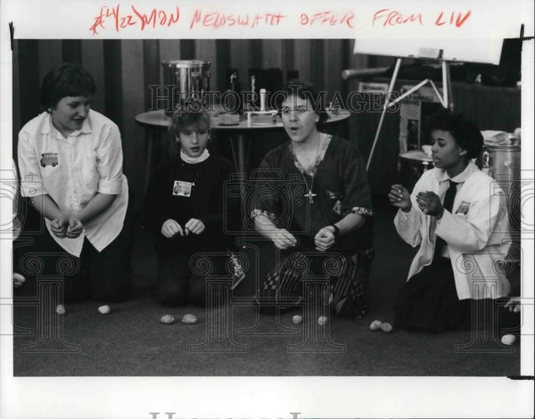 1991 Press Photo Percissionist Gary Muszynski teaching class - Historic ...