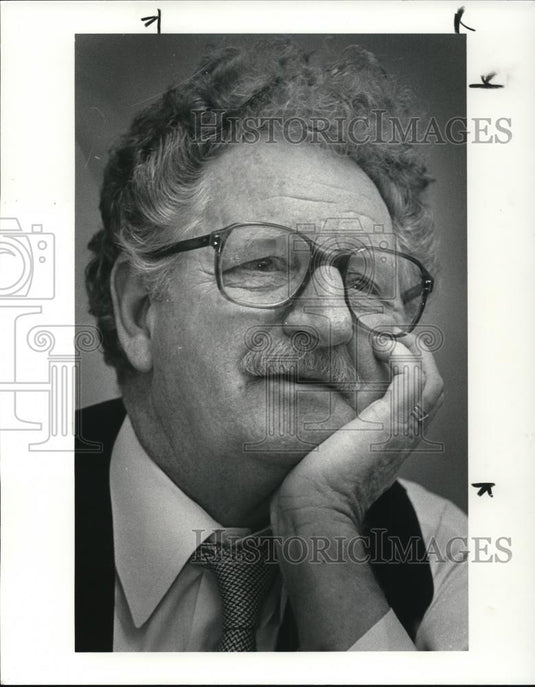 1983 Press Photo Reverend Lewis Raymond of Old Stone Church - Historic Images