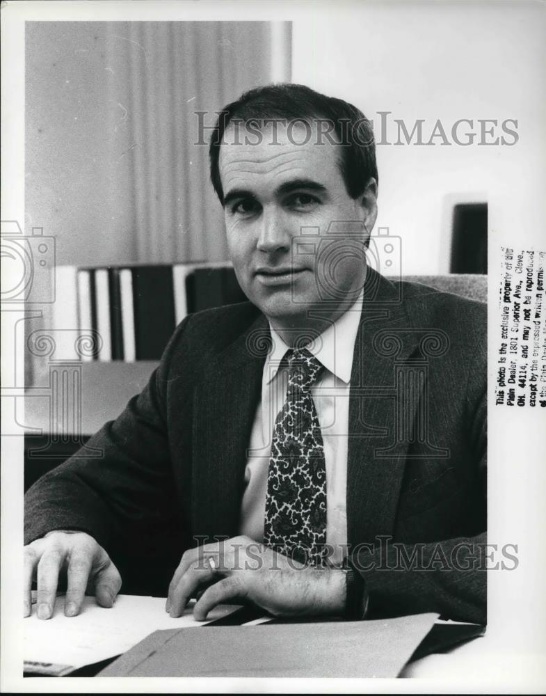 1988 Press Photo Paul S. McAuliffe Director of Benefits for B.P. Co - Historic Images