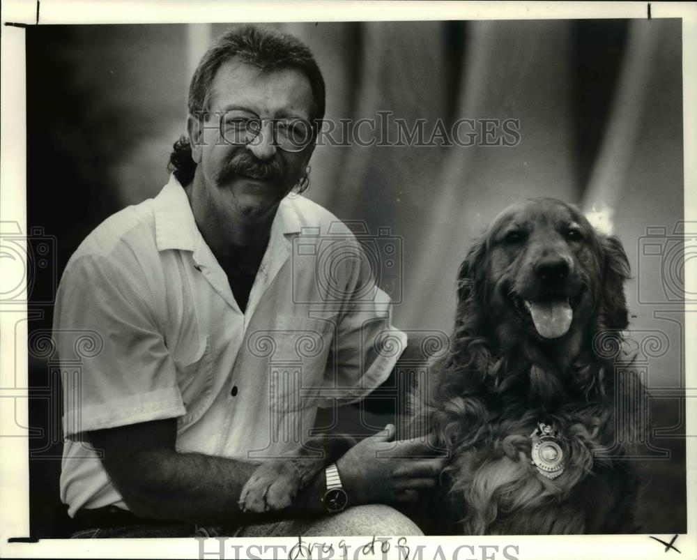 1990 Press Photo Detective Mike Schrull and his award winning police dog, Cody - Historic Images