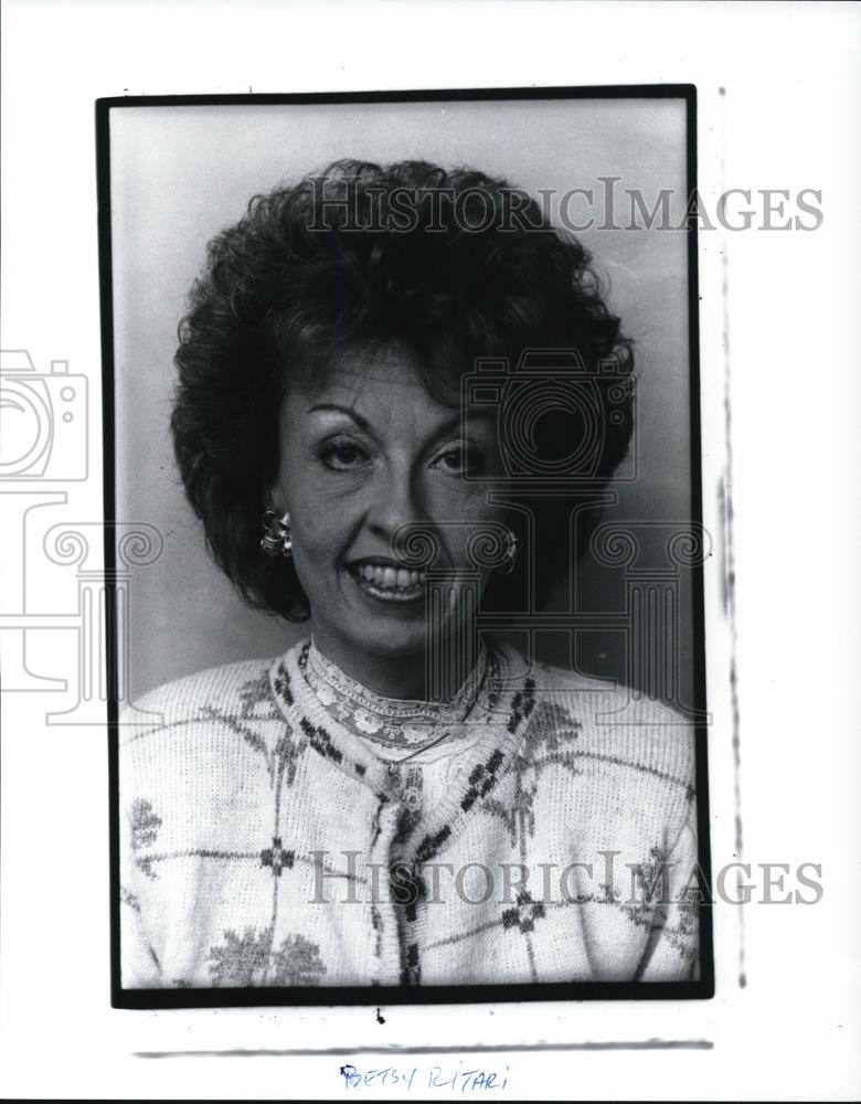 1992 Press Photo Betsy Ritari - Historic Images