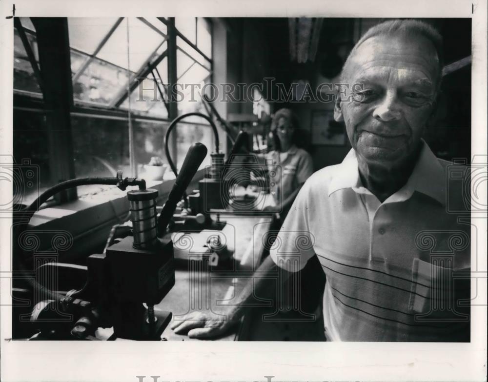 1991 Press Photo Neil Mann, Sr. founder of Allen Aircraft - Historic Images
