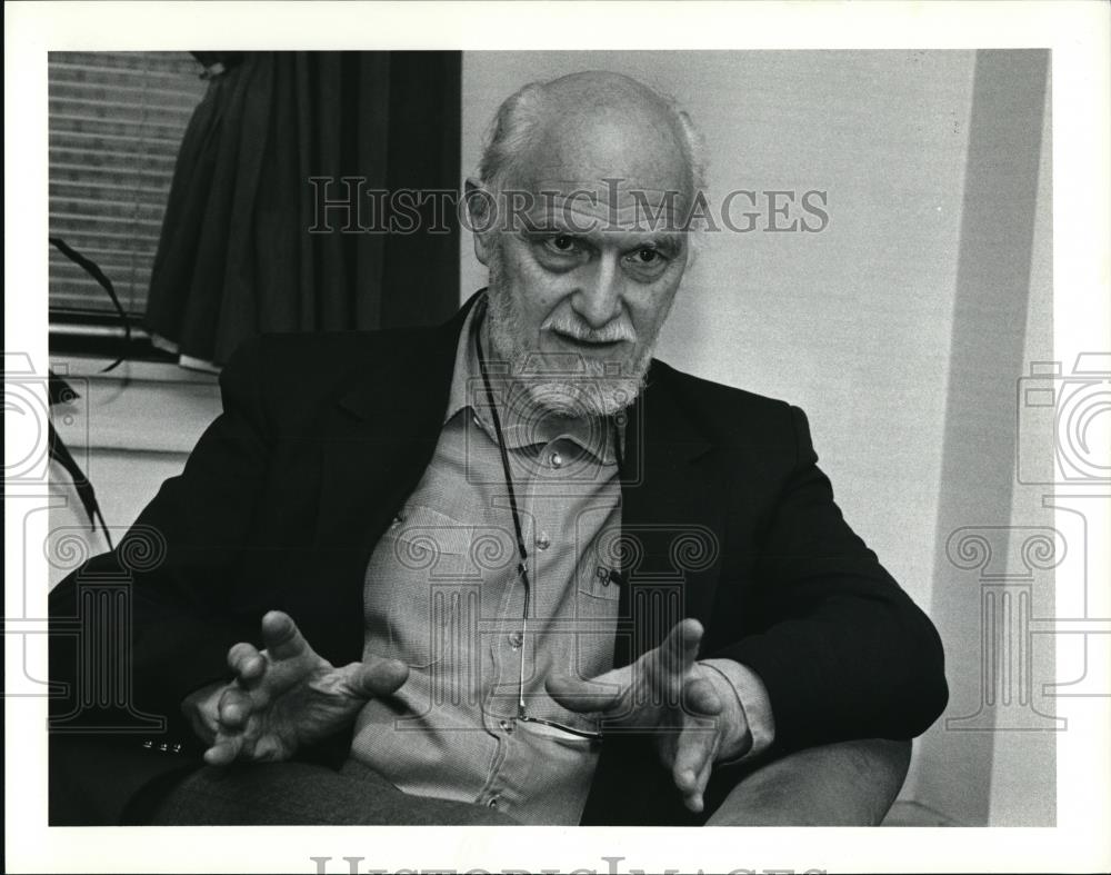 1990 Press Photo Author Joseph E. Perisco has biography on late CIA Casey - Historic Images