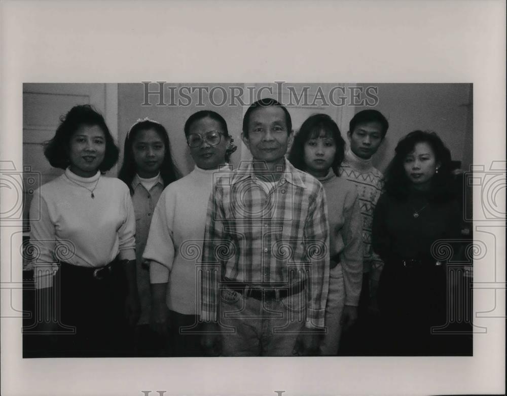 1994 Press Photo The Nguyen family, Lieu, Giao, Hue, Tian, Liem, Tam,Thann, Linh - Historic Images