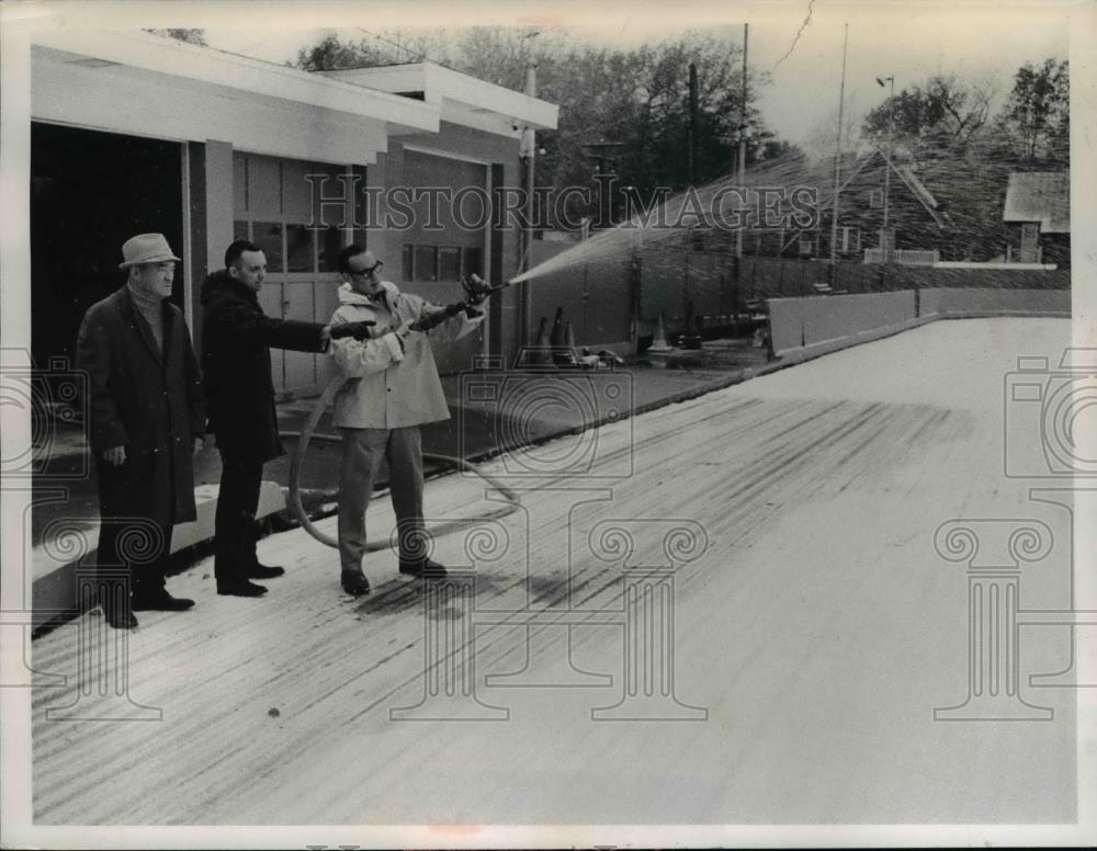 Press Photo Charles Foster, Bob Jericho and Terry Braewniz at Winterhurst Ice - Historic Images