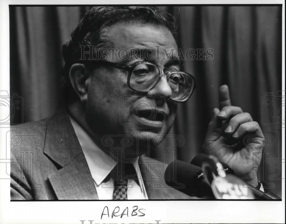 1989 Press Photo Clovis Maksoud, Arab League Ambassador - 618 - Historic Images