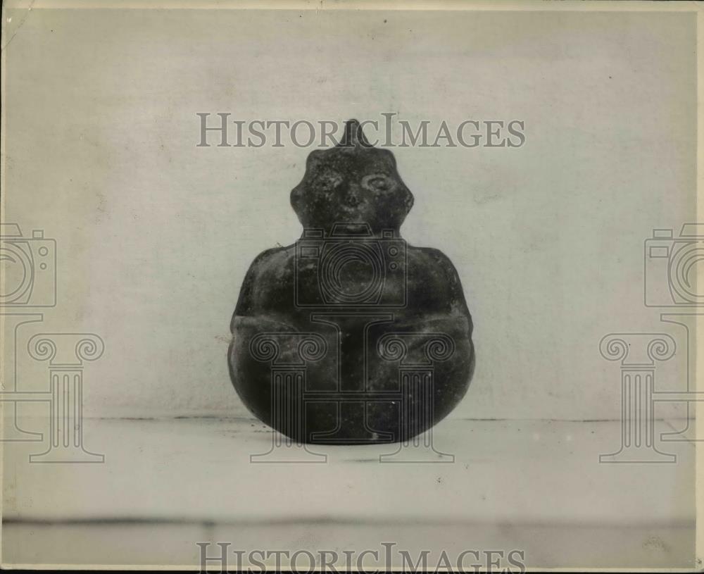 1933 Press Photo a human effigy water bottle found at the site resembles the - Historic Images