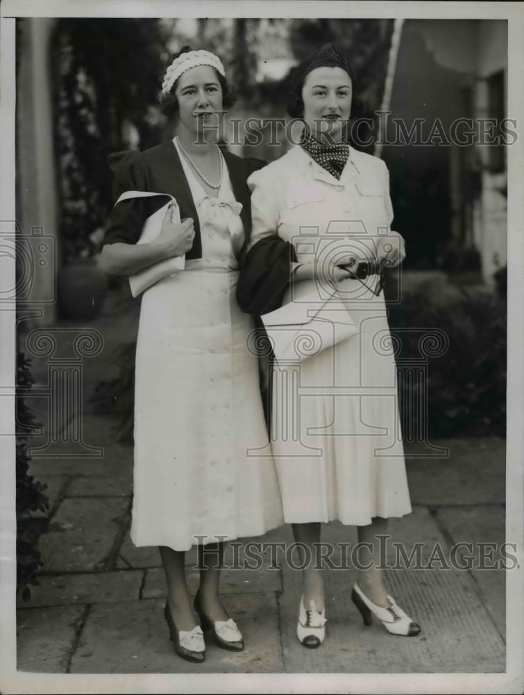 1937 Press Photo Mrs Oscar Field Ovins and Countess Vincent Orrish at Palm - Historic Images