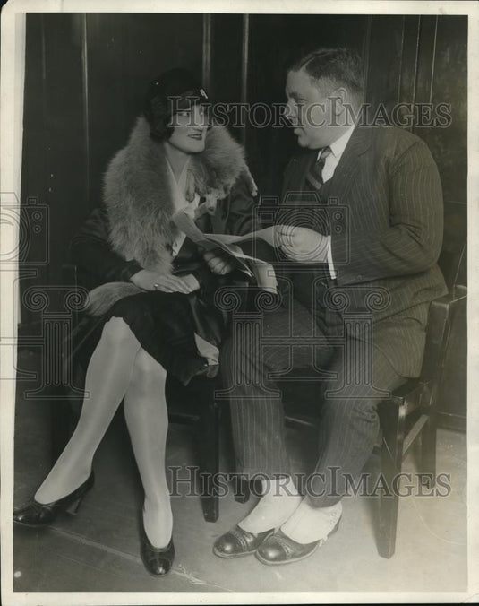 Press Photo Ann Berman & atty Jaj J McCarthy at court over a kiss - Historic Images