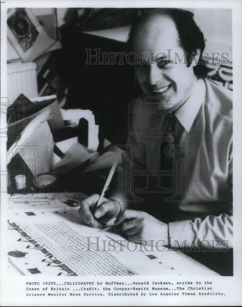 1981 Press Photo Donald Jackson Scribe to Queen of Britain Caligraphy - Historic Images