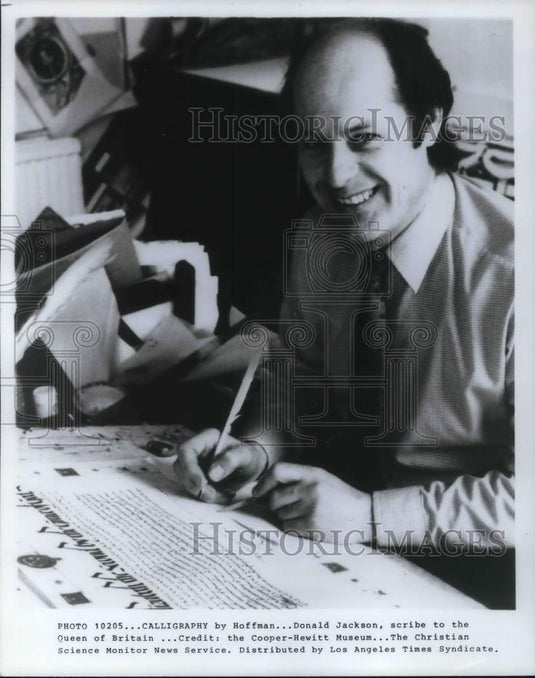 1981 Press Photo Donald Jackson Scribe to Queen of Britain Caligraphy - Historic Images