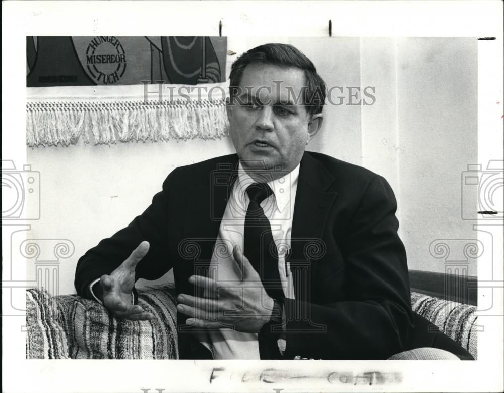 1990 Press Photo Rev Thomas W. Olcott, of the Interchurch Council - Historic Images