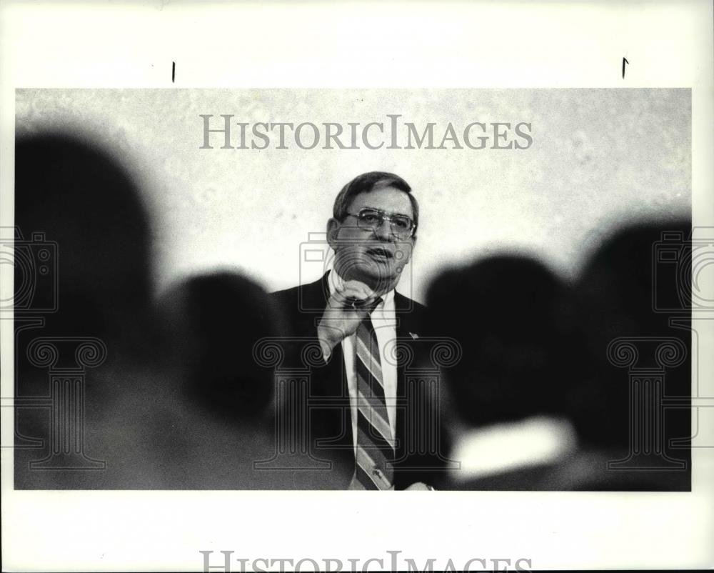 1991 Press Photo Ross Roberts VP for Ford and Manager of Lincon Mercury Division - Historic Images