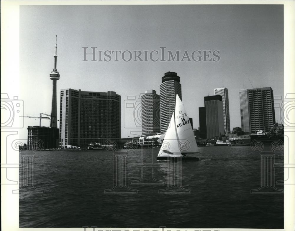 1982 Press Photo The Toronto Harbour Castle Hilton - Historic Images