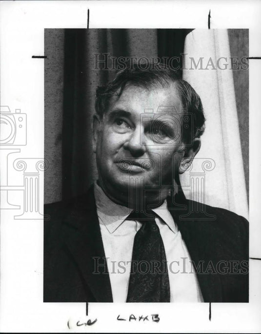 1989 Press Photo Robert E. Lamb - Historic Images