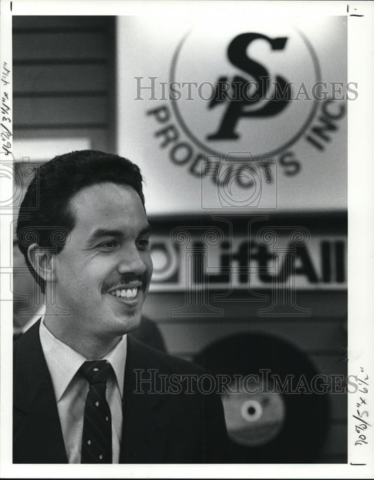 1990 Press Photo Paul Redd of Servo Products - Historic Images