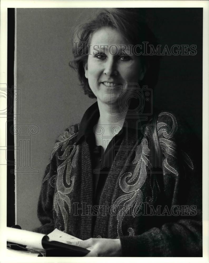 1991 Press Photo Barbara Schwei, Producer American Indian Dance maneuvers - Historic Images