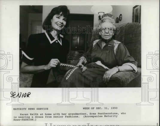 1991 Press Photo Karen Keith with her grandmother wearing Senior Fashions dress - Historic Images